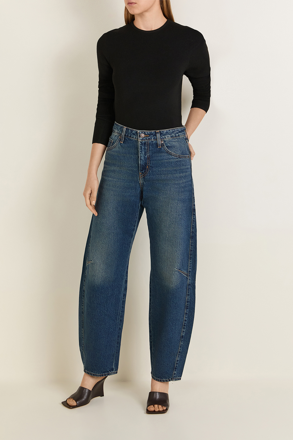 מכנסי ג'ינס בגזרת בלון